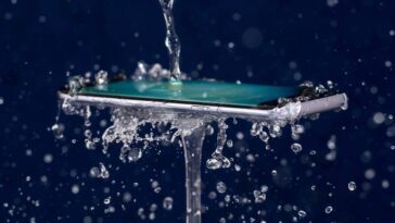 What to Do if Your Phone Gets Wet: Step by Step Guide